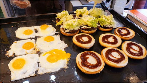 街頭特色美食,煎蛋肉餅蔬菜漢堡,賣15元一個很劃算